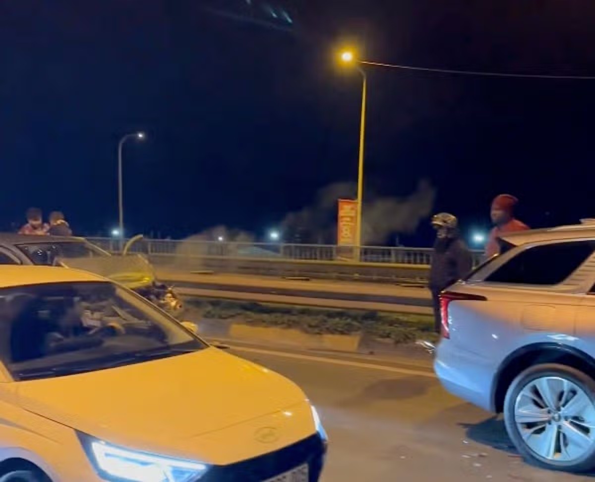 曼晚:奥纳纳遭遇连环追尾车祸,特拉布宗主席确认球员没有问题 曼晚:奥纳纳遭遇连环追尾车祸,特拉布宗主席确认球员没有问题